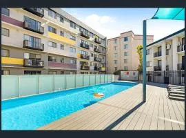 East Perth 2 bedroom Apartment with Parking and Wi-Fi