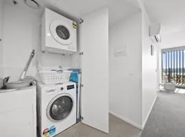 Sleek 2-Bed Apartment with Rooftop Garden Access