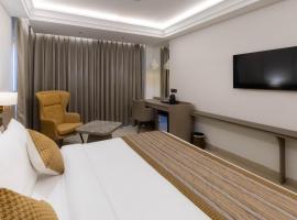 Emerald Luxe A Boutique Hotel, отель рядом с аэропортом Международный аэропорт Чандигарх - IXC в городе Sohāna