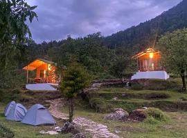 The Goat Village Dayara Bugyal, Hotel in Bhatwāri