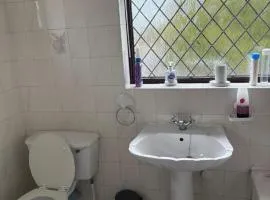 JJstays london 4 bedroom house contactors and family stay