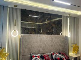 Osma Living Apartment Lahore, hotel que admite mascotas en Lahore