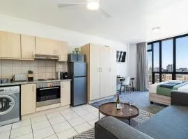 Skyline Apartment - Harbour & City Views