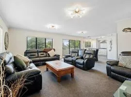 Seven By The Sea - stylish apartment near port