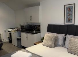 Cosy countryside stay- Waters Upton, Telford, hotel u gradu 'Telford'