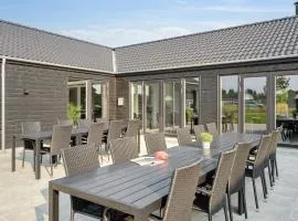 Cozy Home In Glesborg With Sauna