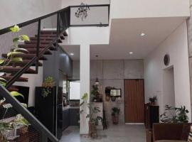 Friendly Bersama Villa, hotel in Medan