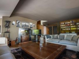 La Villa du Cinéma, Hotel in Neauphle-le-Vieux