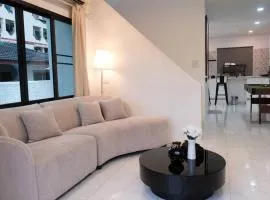 Modern Private Pool Villa in Sukhumvit