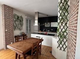 L Atypique Briviste - Villa Montyon, ξενοδοχείο σε Μπριβ-λα-Γκαγιάρντ