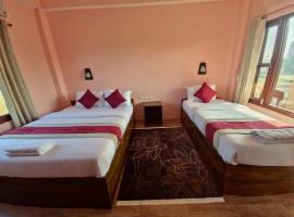 Hotel Tree Tops, hotel sa Sauraha