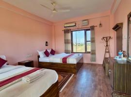 Hotel Tree Tops, hotel in Sauraha