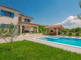 Villa Modriola heated Pool