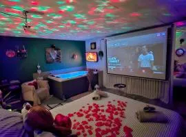 App jacuzzi & piscine privée - loveroom - Suite Emeraude