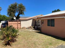 Halibut Suite, hotel in Strand