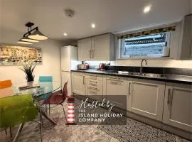 Castle Cottage - Central seaside town