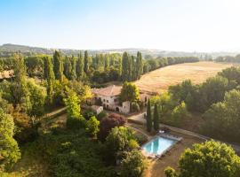 Mas de Thésée Piscine & 12 ha privés, Hotel in Reillanne