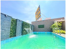 Hotel The Royal Grand Luxuary Heritage Near Jagannath Temple #Sea Beach # Restaurant - Lift And Parking Facilities - Fully Air Condition All Luxury Luxuary Rooms With Attached-Balcony - Best Luxuary Hotel In Puri, hotel in Puri