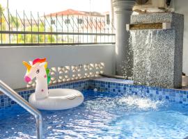 PD Corner Lot 5R3BR 16pax Pool Homestay 5min to Beach、ポートディクソンのペット同伴可ホテル