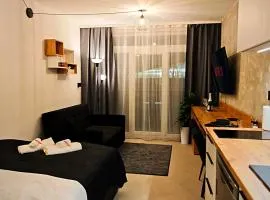 Axiom Suites - Zenith IV - Netflix, HBO, Champagne