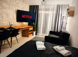 Axiom Suites - Zenith III - Netflix, HBO, Champagne