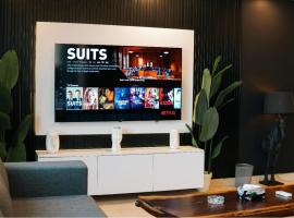 GoldCrest Mall Luxury Apartments with Balcony In DHA Lahore, hotel with hot tubs in Lahore