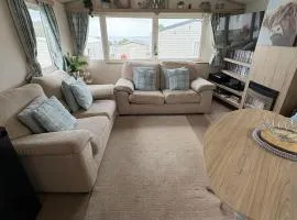 Homely static caravan with full central heating