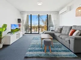 Executive and Spacious Apartment with Balcony