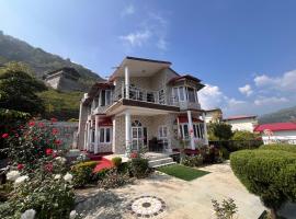 RaahgirStays The Lake Nest, hotel in Bhīm Tāl