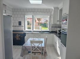 La casa de la avioneta, hotel in Argoños