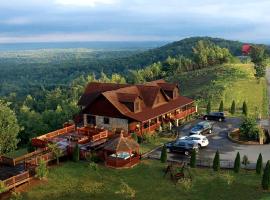 Stunning Luxury Cabin Rental with Hot Tub near Blue Ridge Mountains of North Carolina, hotel din Dobson