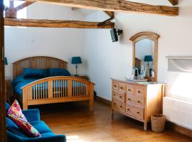 Henllys Estate B and B, hotel in Llandovery