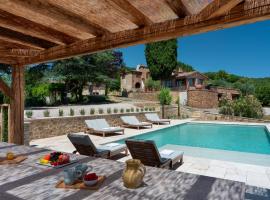 Villa Petroio - Luxury Home with Private Pool, hotell i Petroio