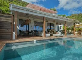 Scenic Sanctuary With Breezy Outdoor Lounge, hotel v destinaci Anse des Cayes