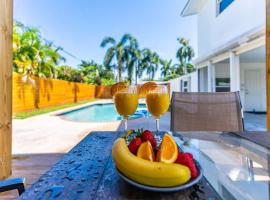 Chic Pompano Getaway - Pool Beach & Pickleball - Family, hotel v destinácii Pompano Beach