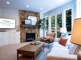 Snow Star Serenade - Hot Tub + Gym + Walk to downtown & ski lifts!