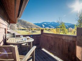 Creekside on Quigley - 3BD Private Home on trails + Hot Tub、ヘイリーのホテル