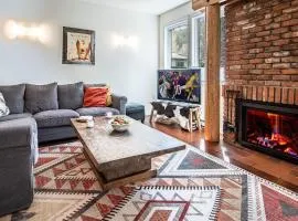 Next to Warm Springs Lifts-Hot tub, Pool & Tennis!