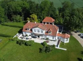Historic House In Skjoldungernes Land Park