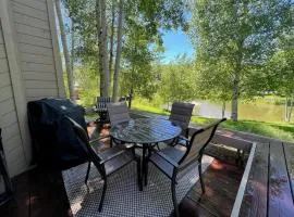 Bonne Vie 2247 Sunny & Spacious 4 Bedroom Condo in the Heart of Elkhorn Village