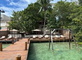 Zelune Luxury Lagoon Resort Bacalar, hotel v destinácii Bacalar