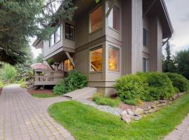 Retro 3BD Sun Valley Condo + FREE Resort Amenities!, hotel en Sun Valley