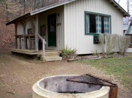 Explore the Beautiful Nature Surrounding this Cabin in Indiana, hotel v destinaci Stony Lonesome