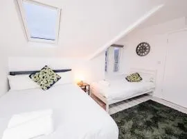 Modern Cosy Studio Getaway - Fast WiFi