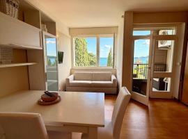 Relais Villa Alba - Gardone Riviera - by Host4U, hotel i Gardone Riviera