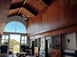 Rustic Stall B&B with Country Breakfast & Bonfires near Old Hickory Lake – Gallatin, Tennessee