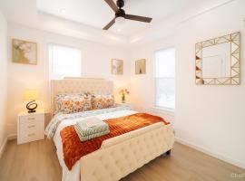 Spacious 5 Bedroom Washington DC Home Near Metro with Free Parking, villa in Washington