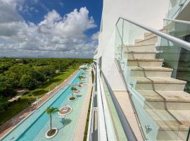 Cana Rock Penthouse Golf Views & Infinity Pool, hotel em Punta Cana