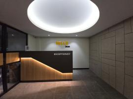 Hello Inn permata hijau, hotel v destinaci Stasiun Tawang