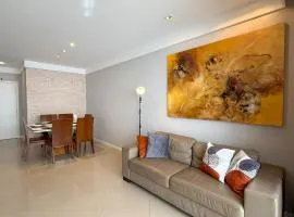 RefugioBacutia- Prédio FRENTE MAR Bacutia- 6 pessoas- 3 Quartos com AR sendo 1 suite - varanda- sala de estar e jantar Ampla -Piscina e Sauna no Prédio